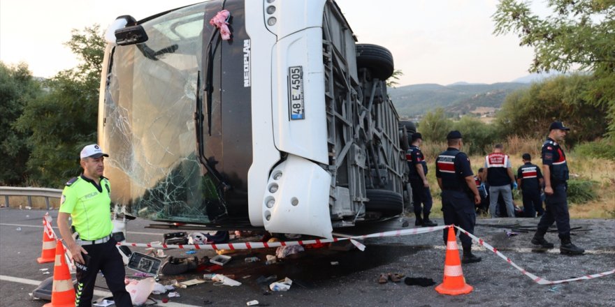 Denizli'de kum yüklü kamyon otobüse çarptı, 6 kişi öldü, 42 kişi yaralandı