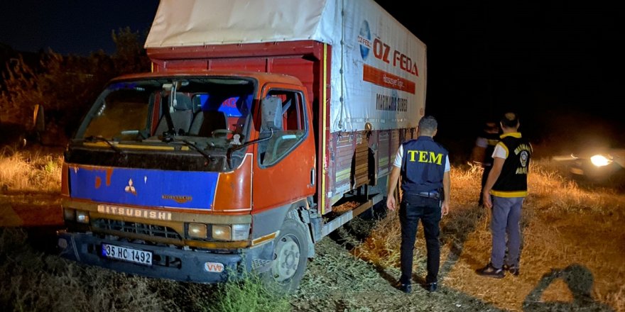 Muğla'da kamyonet kasasında 49 düzensiz göçmen yakalandı