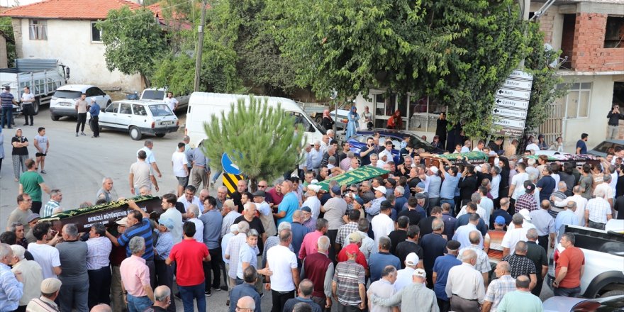 Denizli'de üç aracın karıştığı kazada ölü sayısı 4'e yükseldi