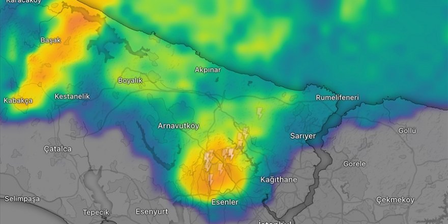 Arnavutköy ve Başakşehir'i etkisi altına alan sağanak yağış radar görüntüsüne de yansıdı