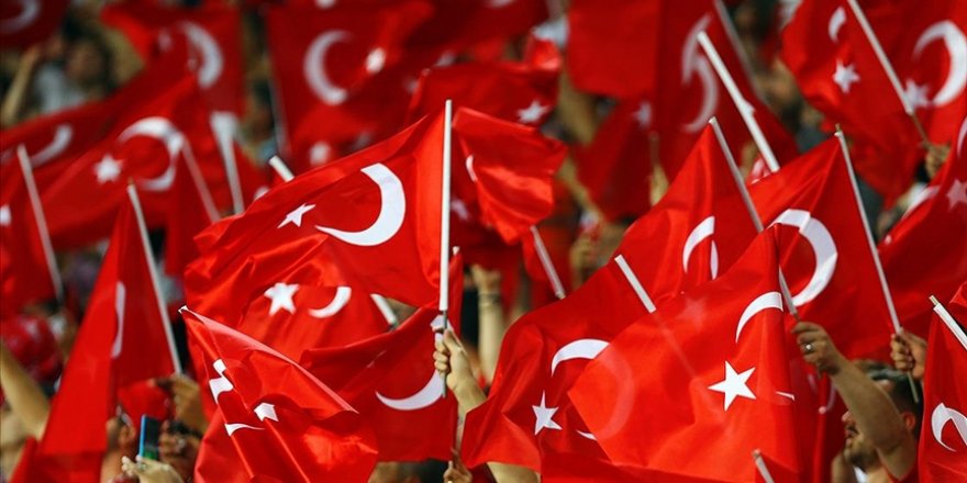 Türkiye-Ermenistan maçında tribünler Türk bayraklarıyla donatılacak