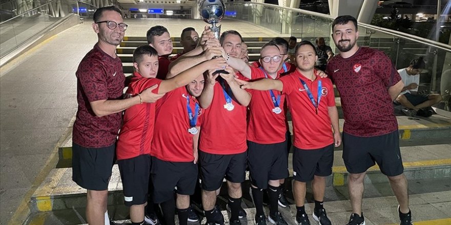 Down Sendromlu Futsal Milli Takımı oyuncuları Avrupa şampiyonluğunu değerlendirdi: Sözümüzü tuttuk