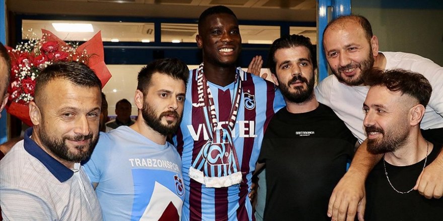 Trabzonspor'un yeni transferi Paul Onuachu, taraftardan etkilendi