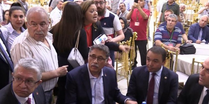 CHP Grup Başkanvekili Burcu Köksal, kongrede çıkan tartışmada bayıldı