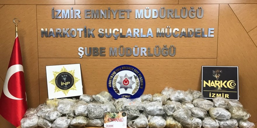 İzmir'de bir tırın yakıt deposunda 57 kilo 900 gram esrar ele geçirildi