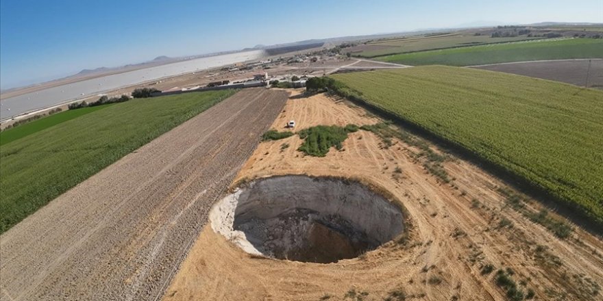 Karapınar'da 40 metre derinliğinde 50 metre çapında yeni bir obruk oluştu