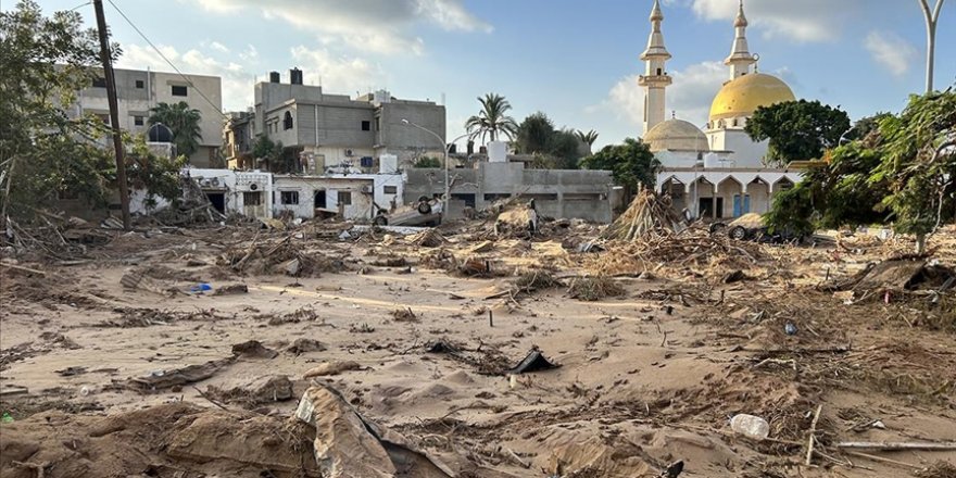 Sel felaketinin vurduğu Libya’nın Derne kentindeki halkın endişeli bekleyişi sürüyor