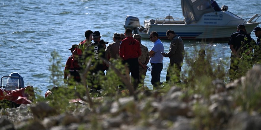 İzmir'de baraj gölüne düşen helikopterdeki son personelin cesedine ulaşıldı