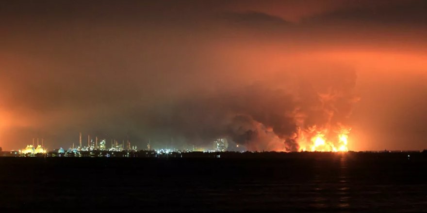 Endonezya’da petrol rafinerisindeki patlamada 20 kişi yaralandı: Yangını söndürme çalışmaları devam ediyor