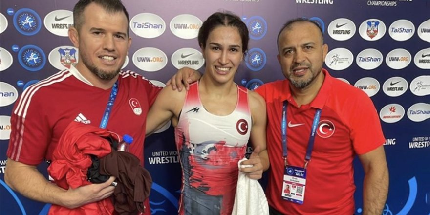 Buse Tosun Çavuşoğlu, Dünya Güreş Şampiyonası'nda Türkiye'ye olimpiyat kotası kazandırdı