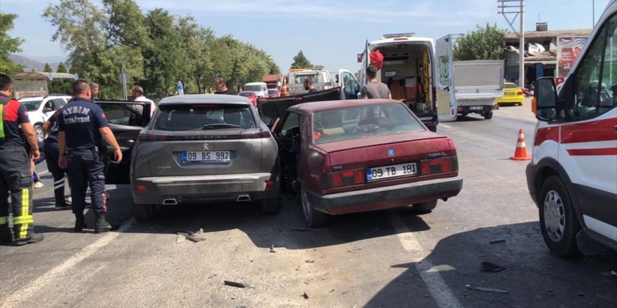 Aydın'da iki otomobilin çarpıştığı kazada 5 kişi yaralandı