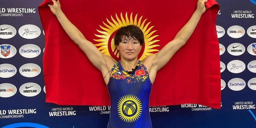 Kırgız kadın güreşçi Tınıbekova 3. kez dünya şampiyonu olarak ülke tarihe geçti