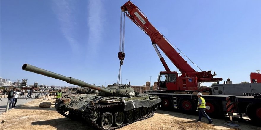 Karabağ'ın işgalinin sembolü tank Bakü'ye getirildi