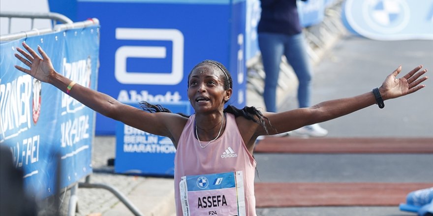 Etiyopyalı atlet Assefa, Berlin Maratonu'nda kadınlar dünya rekorunu kırdı