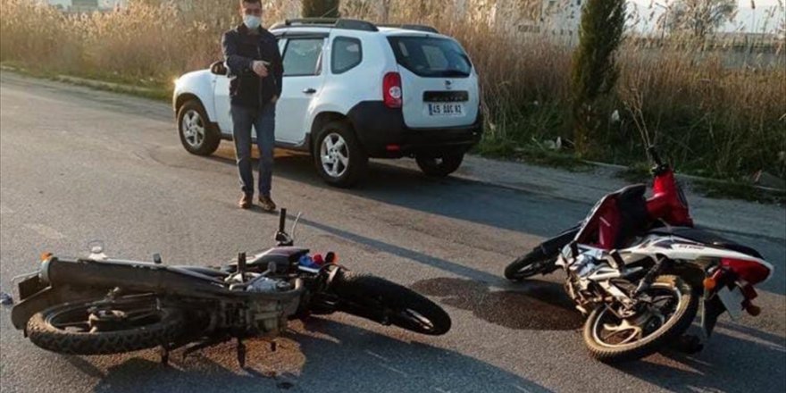 Manisa'da 12 yaşındaki çocuğun kullandığı motosikletin karıştığı kazada 3 kişi yaralandı