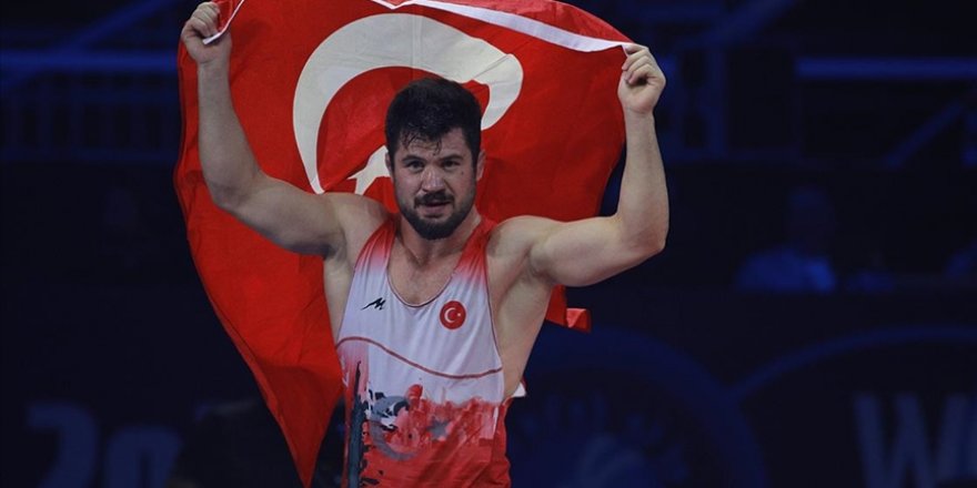 Milli sporcu Ali Cengiz, Dünya Güreş Şampiyonası'nda altın madalya kazandı