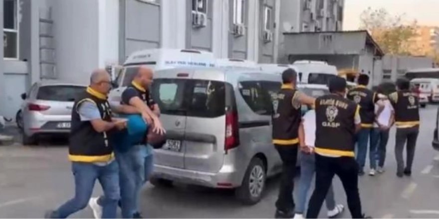 İzmir'deki kuyumcu soygunu ve silahlı yaralamayla ilgili 3 şüpheliden ikisi tutuklandı