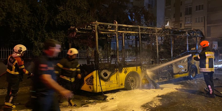 Nazilli'de park halindeyken yangın çıkan halk otobüsü kullanılamaz hale geldi