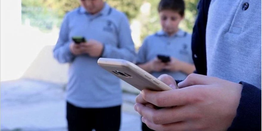 Öğrencilere vergisiz telefon düzenlemesinde yeni ayrıntılar belli oldu: Takip edilecek