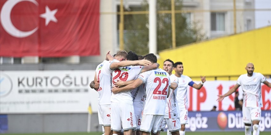 Antalyaspor, deplasmandaki galibiyet özlemine İstanbulspor'u yenerek son verdi