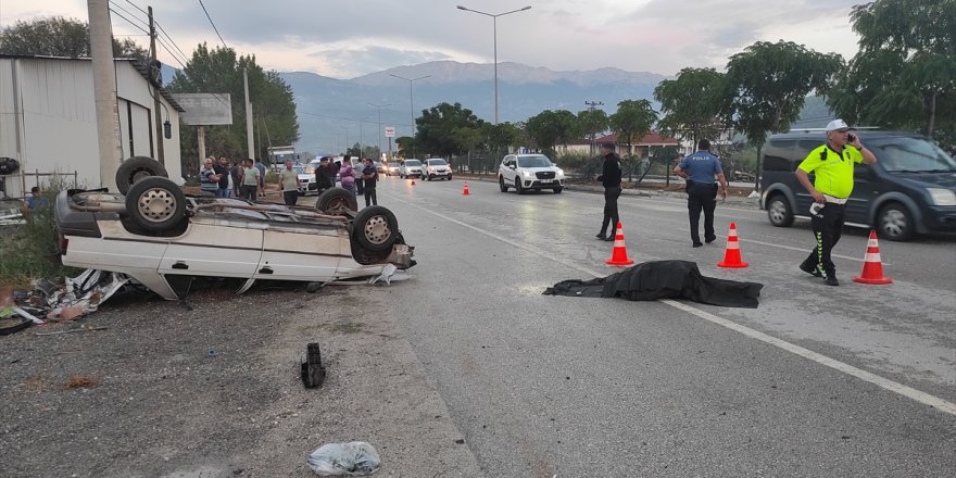 Muğla'da refüje çarpan otomobilin sürücüsü öldü