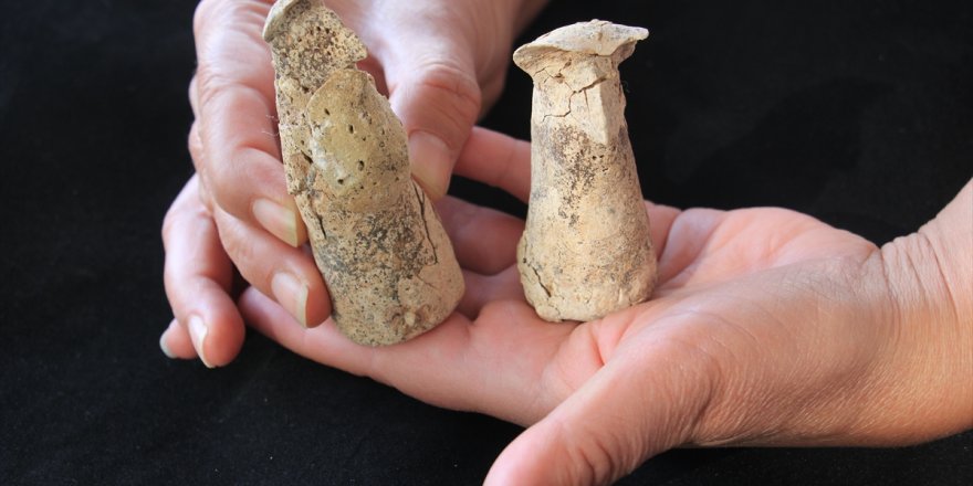 İzmir'deki kazılarda milattan önce 5 bin 700 yılına tarihlenen figürinler bulundu