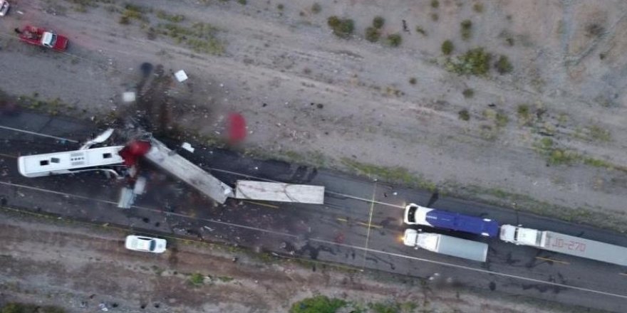 Meksika'da göçmenleri taşıyan otobüsün devrilmesi sonucu 18 kişi öldü