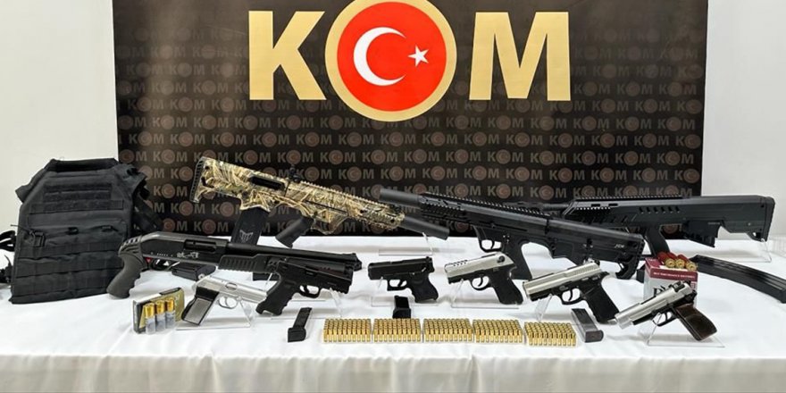 İzmir'de Kafes Operasyonu kapsamında 27 zanlı yakalandı