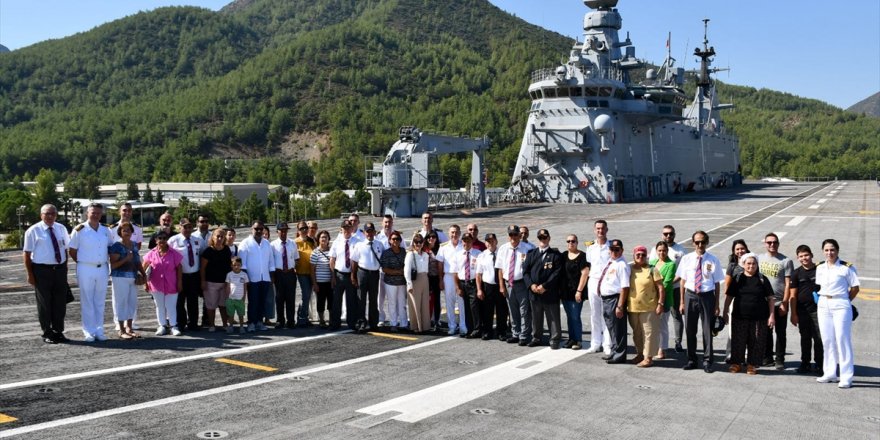 Marmaris'teki gaziler TCG Anadolu gemisini ziyaret etti