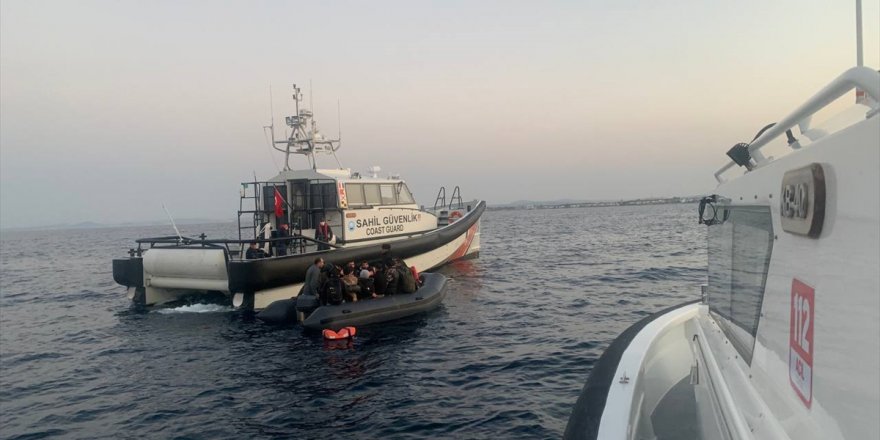 İzmir açıklarında 67 düzensiz göçmen kurtarıldı, 78 göçmen yakalandı