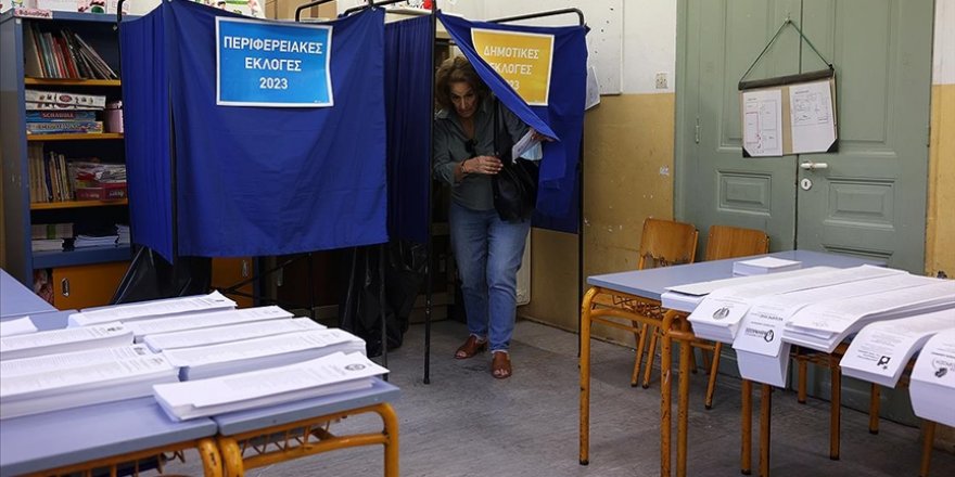 Yunanistan'da halk yerel seçim için sandık başında