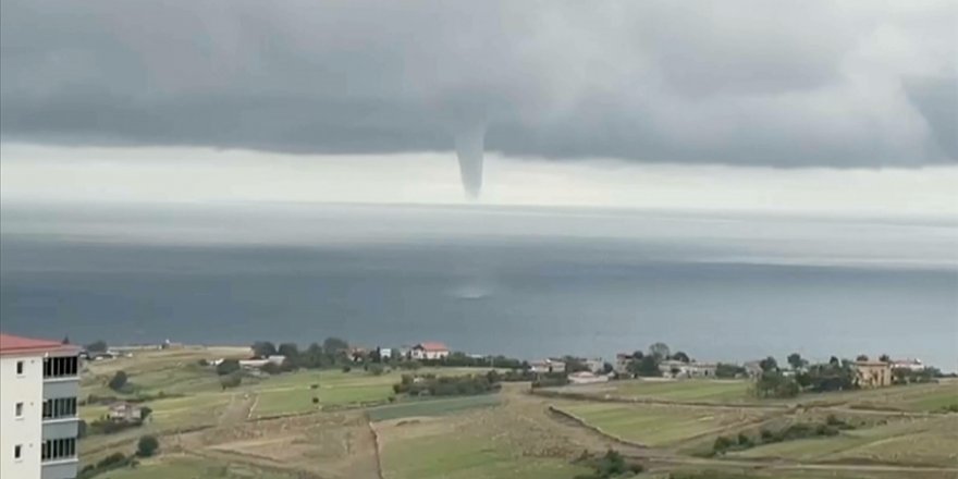 Karadeniz'de hortum oluştu