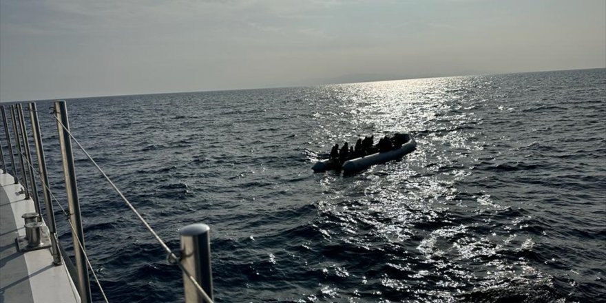 İzmir açıklarında 197 düzensiz göçmen yakalandı