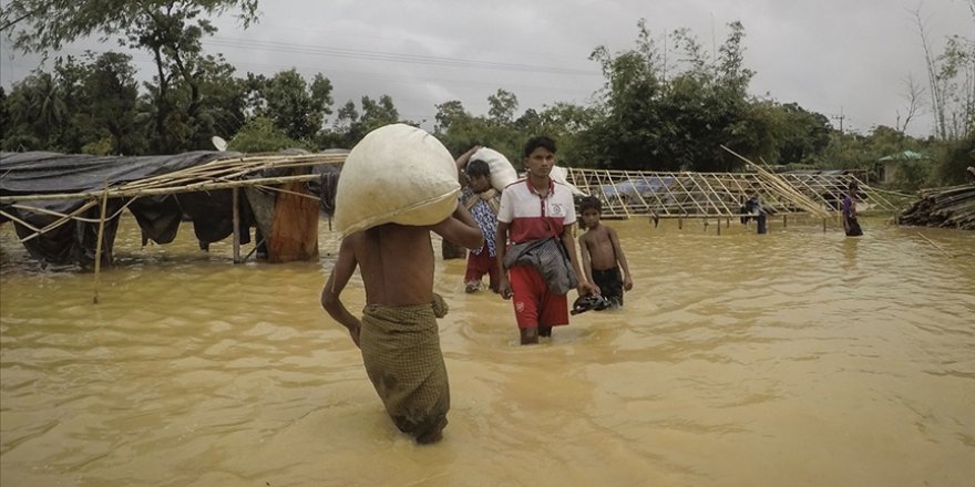 Myanmar'daki sellerden dolayı yerinden olan kişi sayısı 27 bini aştı