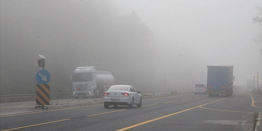 Bolu Dağı'nda sis görüş mesafesini düşürdü