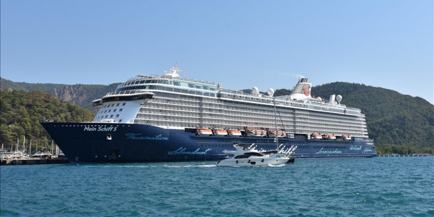 Yolcu gemisi "Mein Schiff 5" rotasını İsrail yerine Marmaris'e çevirdi