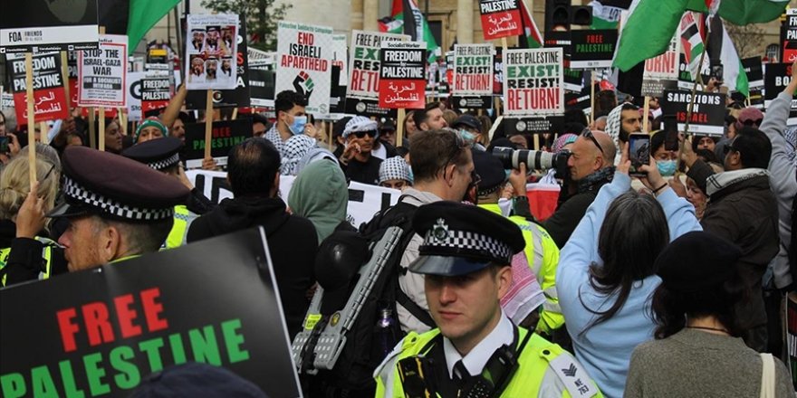 Londra'da Filistinlilere destek yürüyüşü, polisin "güzergah dışına gözaltı" uyarısıyla başladı