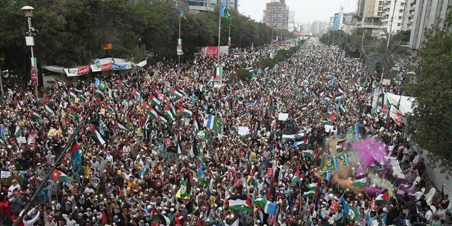 Pakistan'da on binlerce kişinin katılımıyla Filistin'e destek yürüyüşü düzenlendi