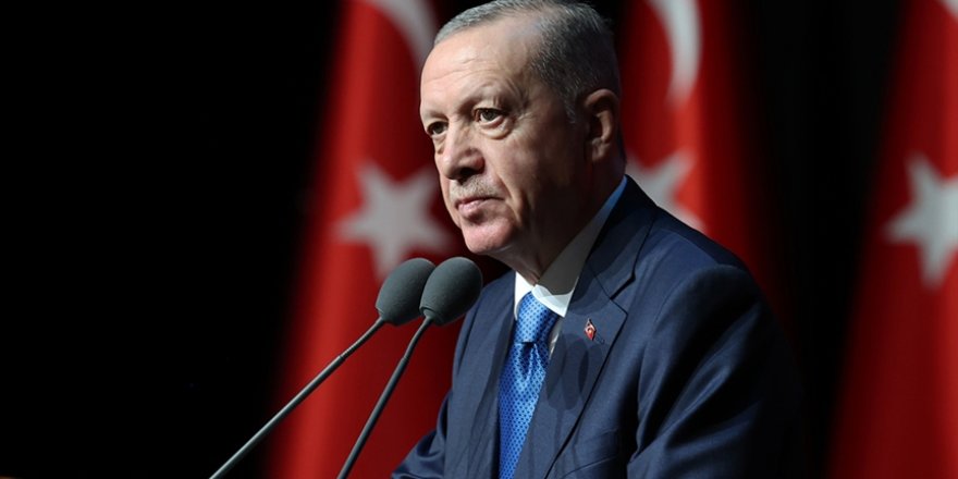 Cumhurbaşkanı Erdoğan, Avrupa Şampiyonası'na katılmaya hak kazanan A Milli Futbol Takımı'nı kutladı