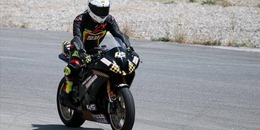 Milli motosikletçilerden Furkan Eryılmaz ve Muammer Nuri Karakaya, şampiyon oldu