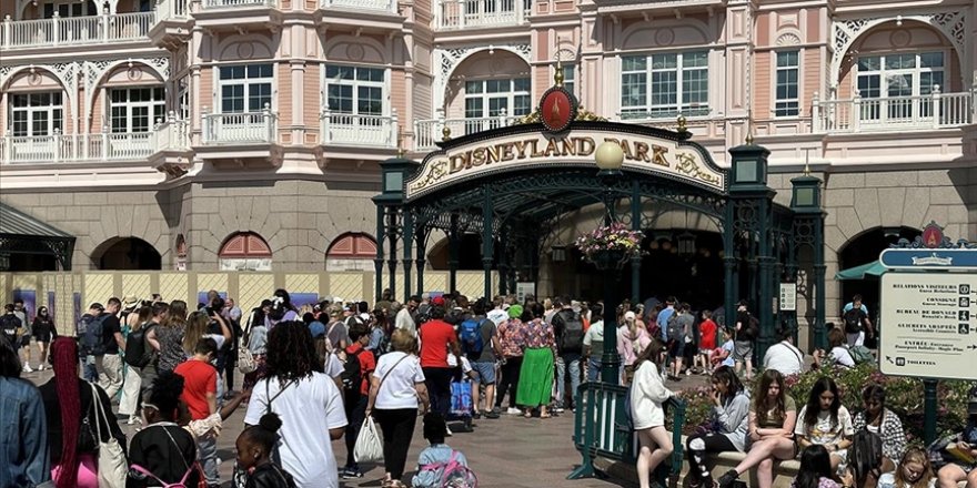 AP milletvekillerini taşıyan tren, Strazburg yerine yanlışlıkla Disneyland Paris'e gitti