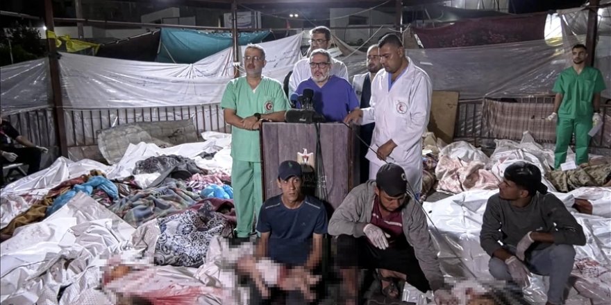 Gazzeli yetkililer, İsrail'in bombaladığı hastanede cenazeler arasında basın toplantısı düzenledi