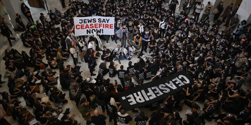 ABD'de İsrail'in saldırılarına karşı yapılan protestoda, Kongre binasında oturma eylemi yapıldı