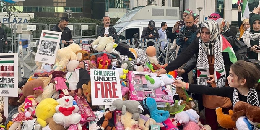 İstanbul'da "oyuncak"lı İsrail protestosu