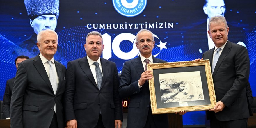 Ulaştırma ve Altyapı Bakanı Uraloğlu, İzmir Ticaret Odası meclis toplantısına katıldı