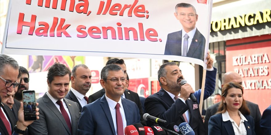 CHP Genel Başkan adayı Özel, İzmir'de partililerle bir araya geldi