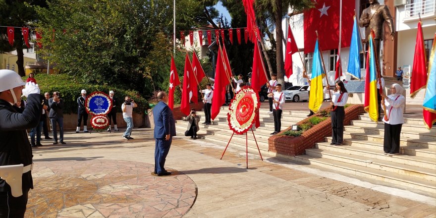 Aydın'da Cumhuriyet Bayramı etkinlikleri kapsamında çelenk sunma töreni yapıldı