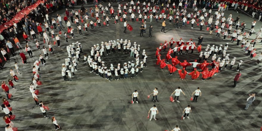 Manisa'da "Makedon Müzik ve Folklor Festivali" gerçekleştirildi