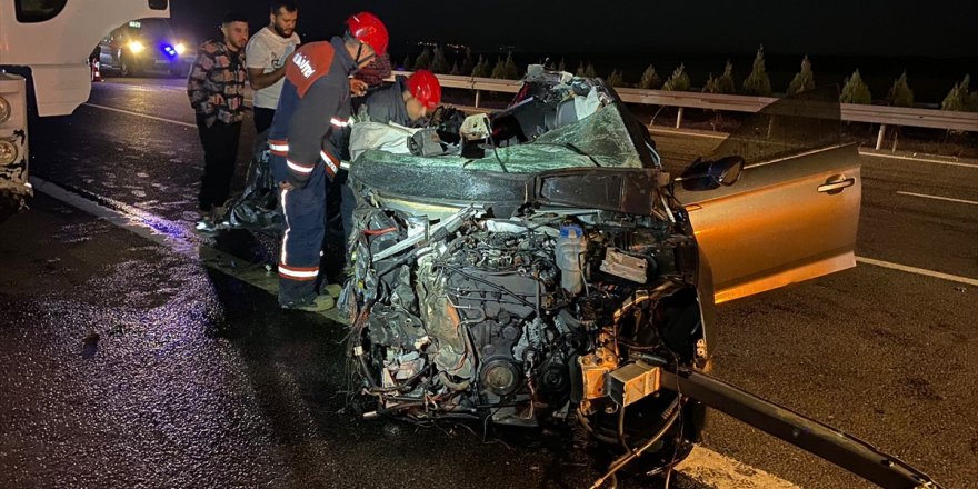 Manisa'da tırla çarpışan otomobildeki yolcu hayatını kaybetti