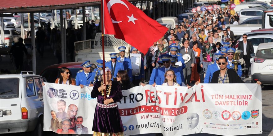 "Muğla Tiyatro Festivali" kortej yürüyüşü ile başladı